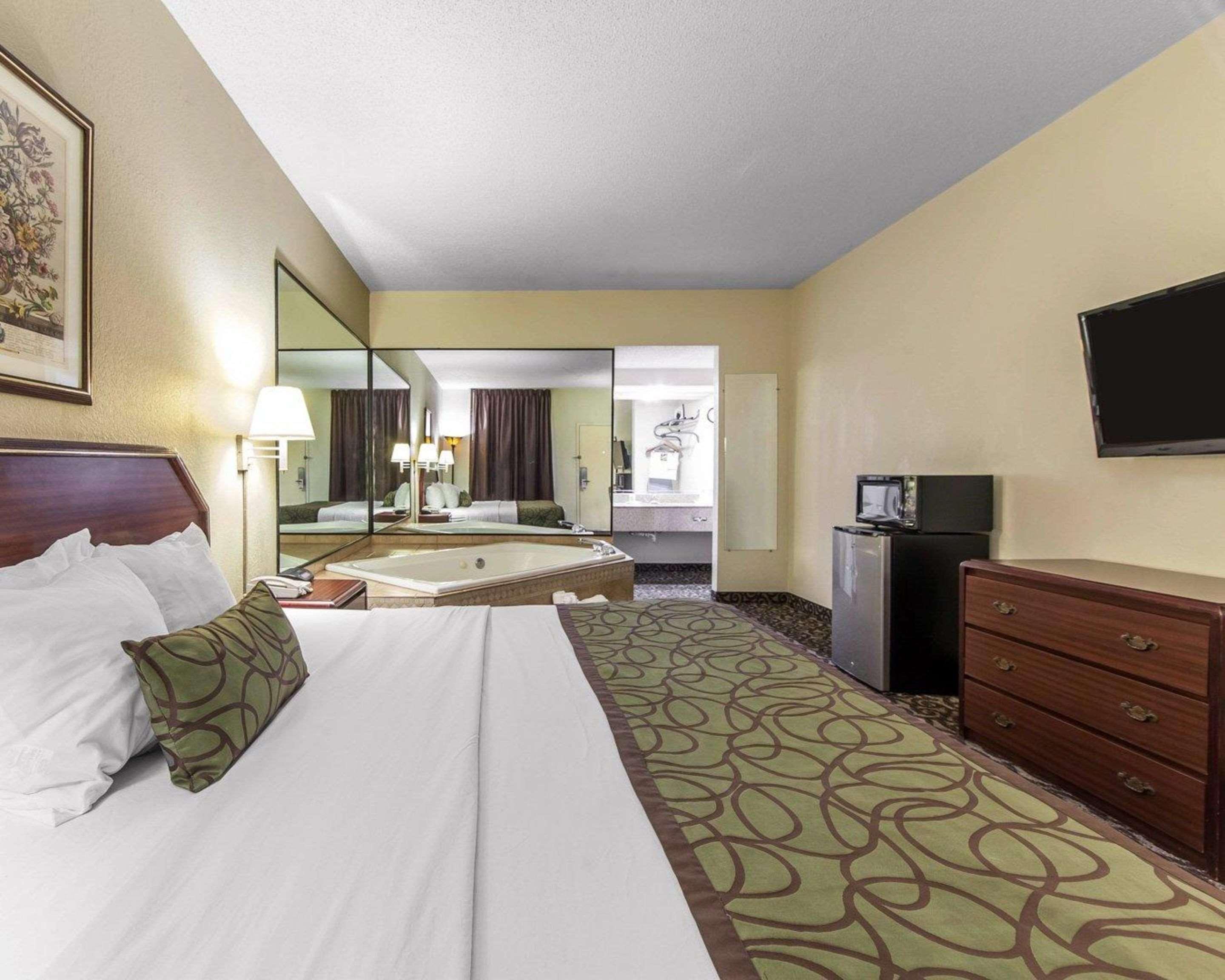 Quality Inn Downtown Johnson City Buitenkant foto