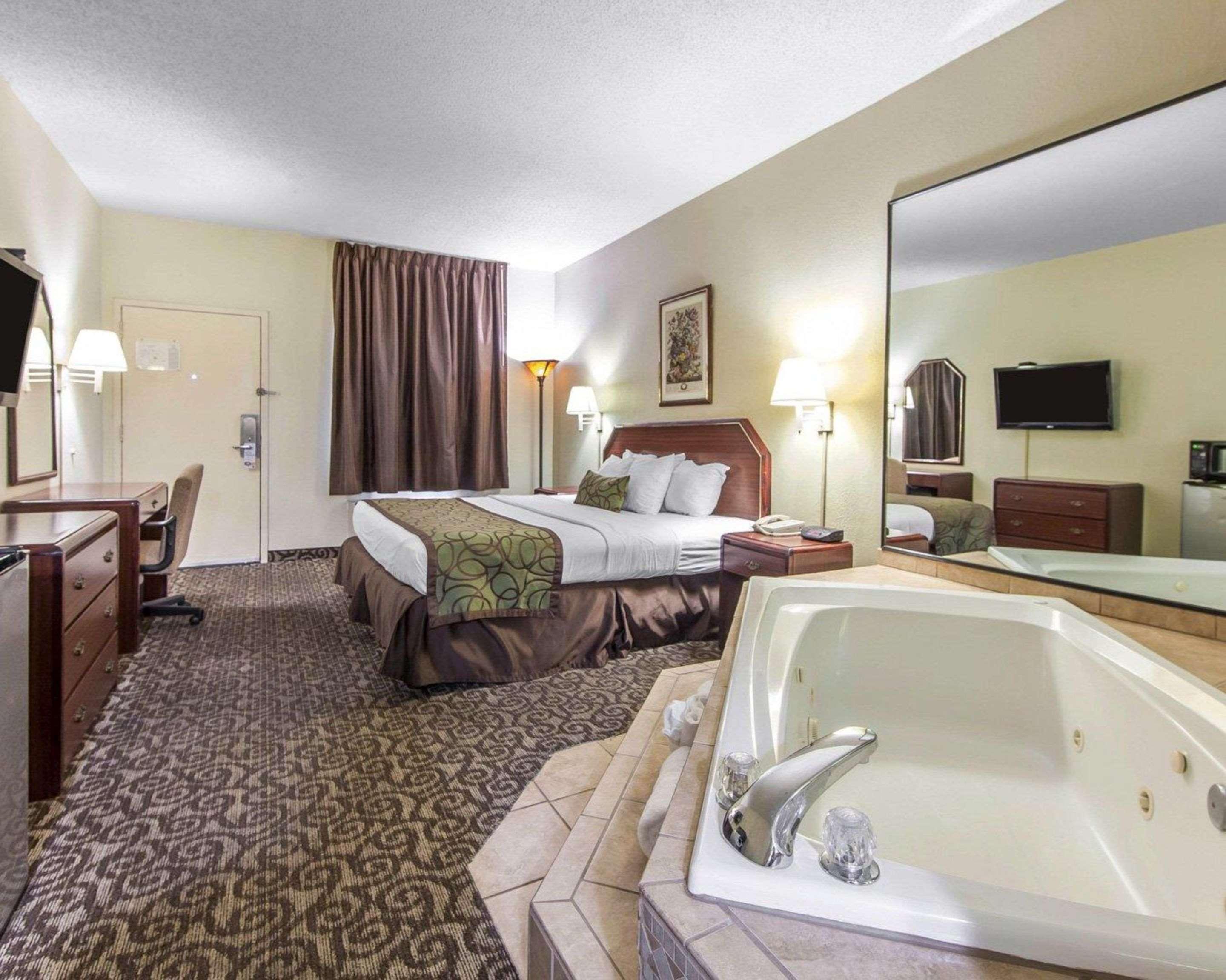 Quality Inn Downtown Johnson City Buitenkant foto
